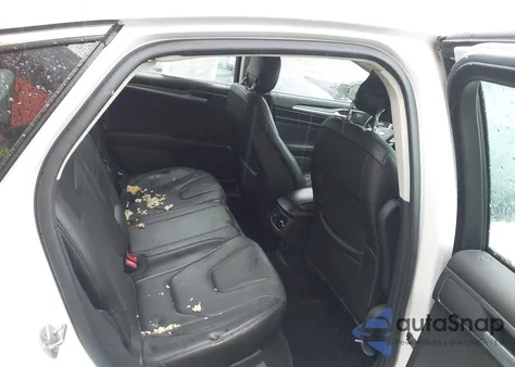 2014 Ford Fusion Energi Titanium z USA, uszkodzony, nr VIN 3FA6P0SU0ER263978